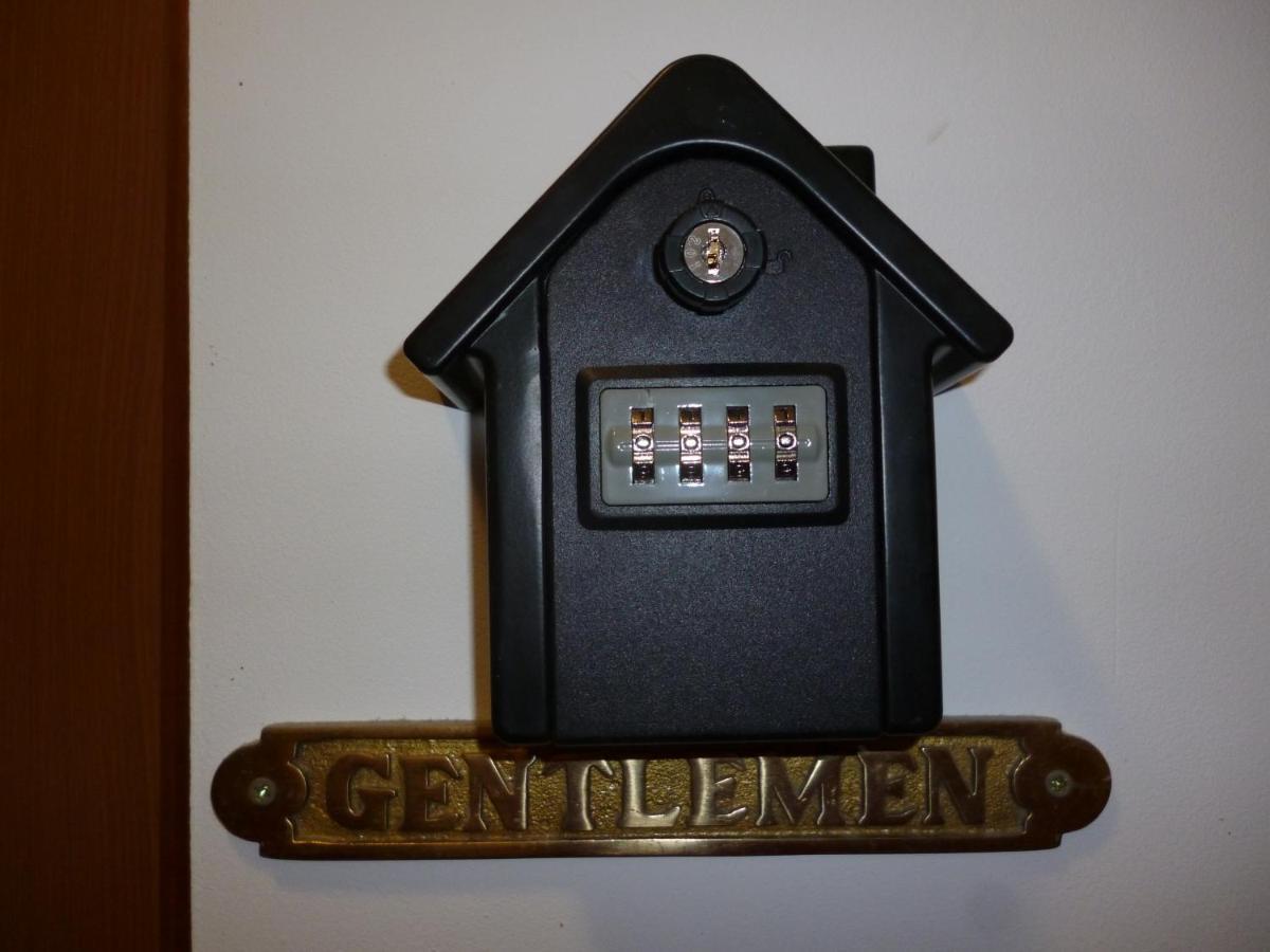 Gentlemen Au Premier Etage A 50 Metres De La Appartement *